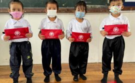 Primary 1 pupils of SK Sg. Liuk, Balingian received their stationary packs.