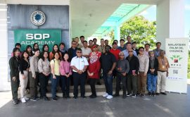 SOP Head of Sustainability, Galau Melayong, together with Assistant General Manager of Sustainability, Promotions & Communication, Razita Abdul Razak, and the licensed tourist guides.