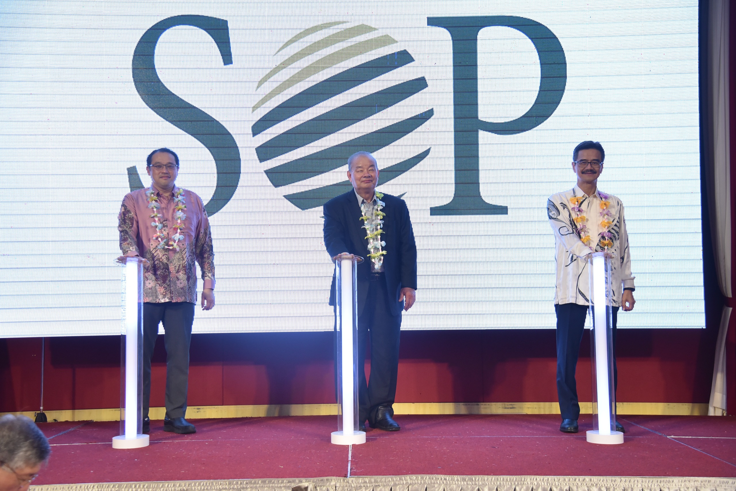 Tan Sri Datuk Ling Chiong together with GCEO Paul Wong and COO Eric Kiu officiated SOPs new logo launch Tan Sri Datuk Ling Chiong together with GCEO Paul Wong and COO Eric Kiu officiated SOPs new logo launch