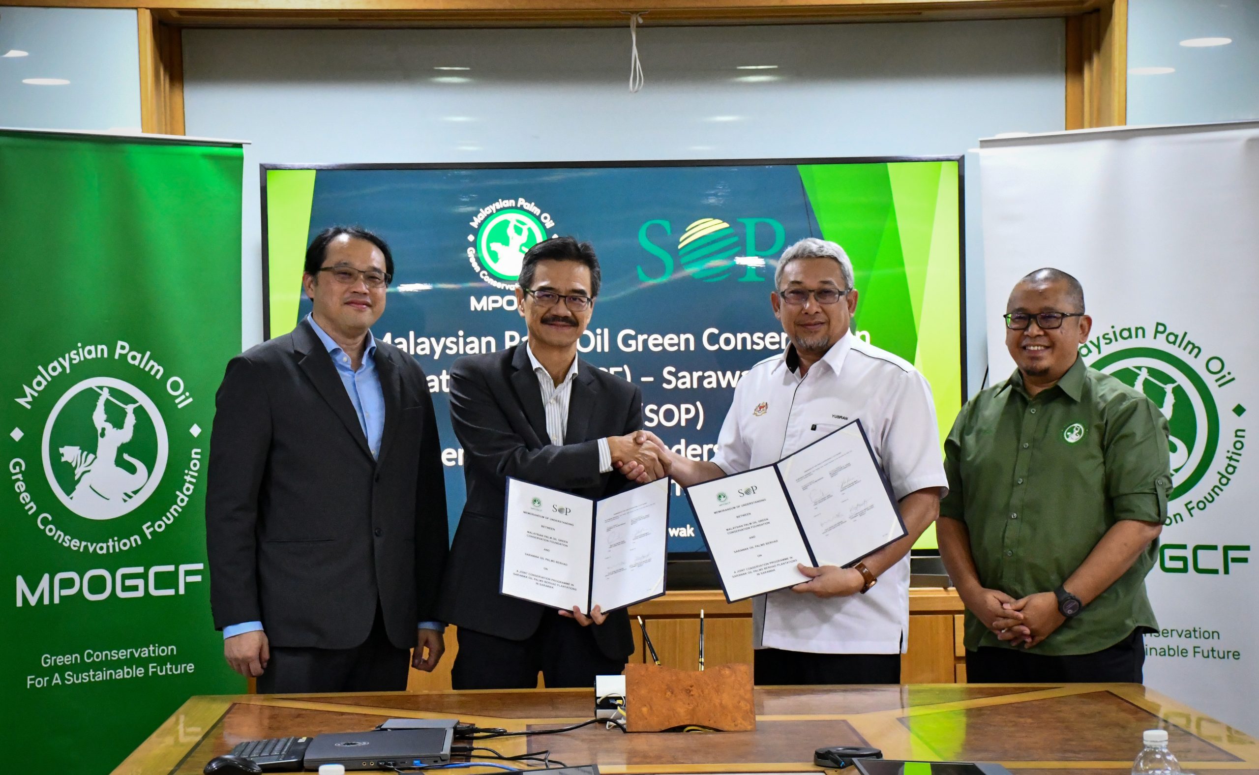 Group photo of (from left) COO Eric Kiu, SOP GCEO Paul Wong, Secretary-General Dato’ Yusran Shah and GM Hairulazim, at the MoU signing, formalising SOP as MPOGCF’s strategic partner