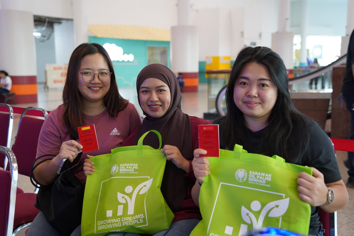 Successful donors with their goodie bags.