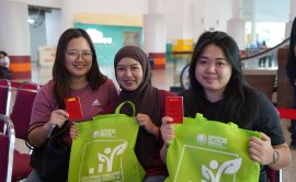 Successful donors with their goodie bags.